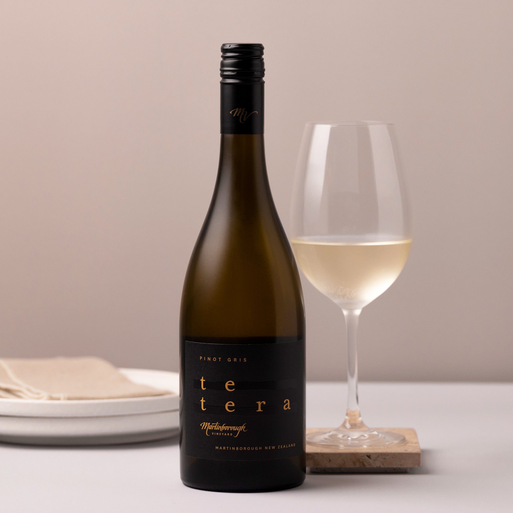 Te Tera Pinot Gris 2024 with glass